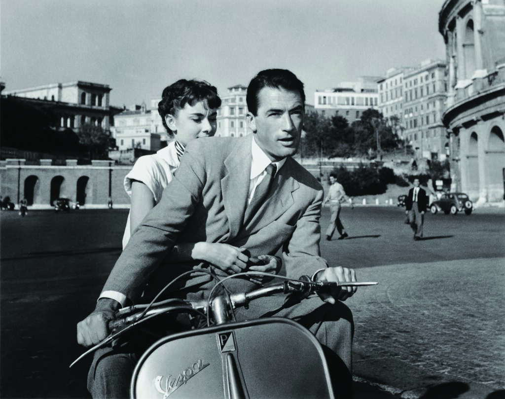 Pizza e film con Vacanze Romane: Audrey Hepburn e Gregory Peck in Vespa a Roma